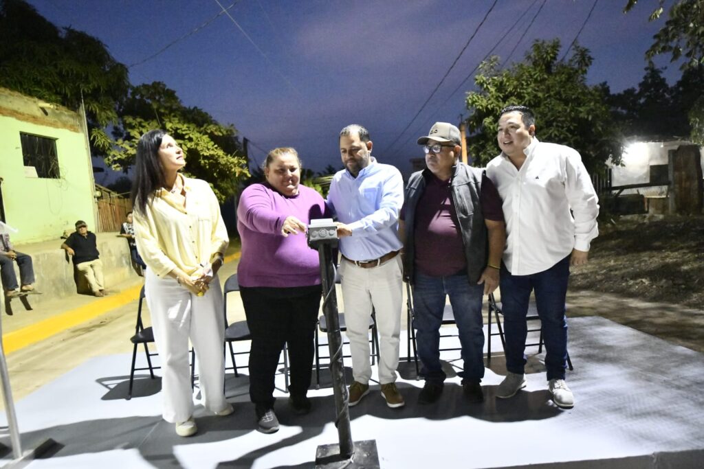 Inauguración de calle en Mazatlán