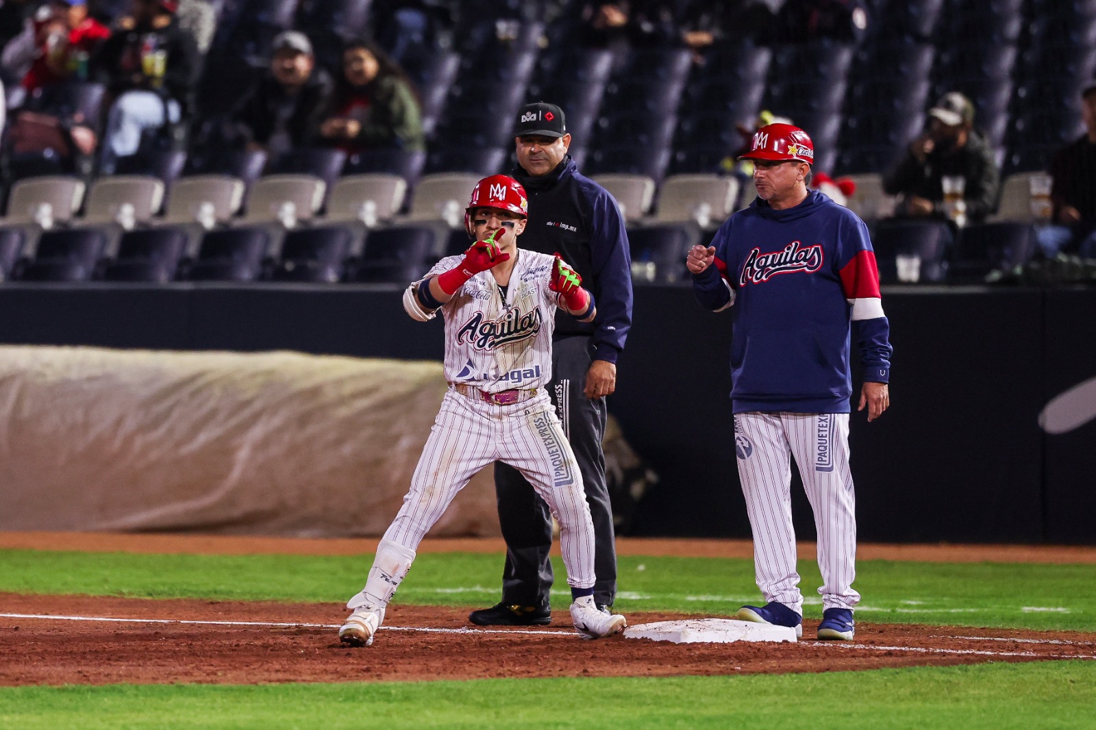 Jugador de besbol en un estadio