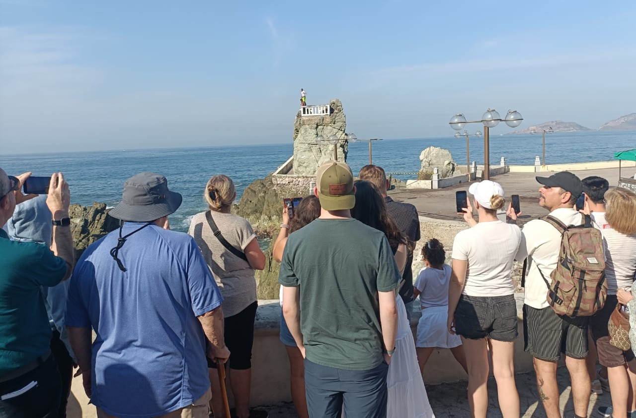 Mazatlán recibe a 3mil turistas navieros