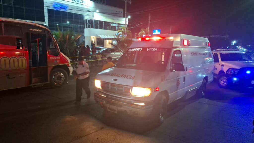Muere motociclista embestido por una camioneta