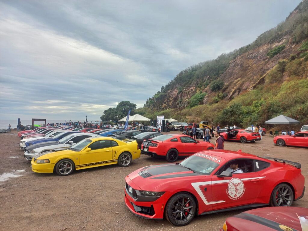 Mustang en evento de aniversario en Mazatlán
