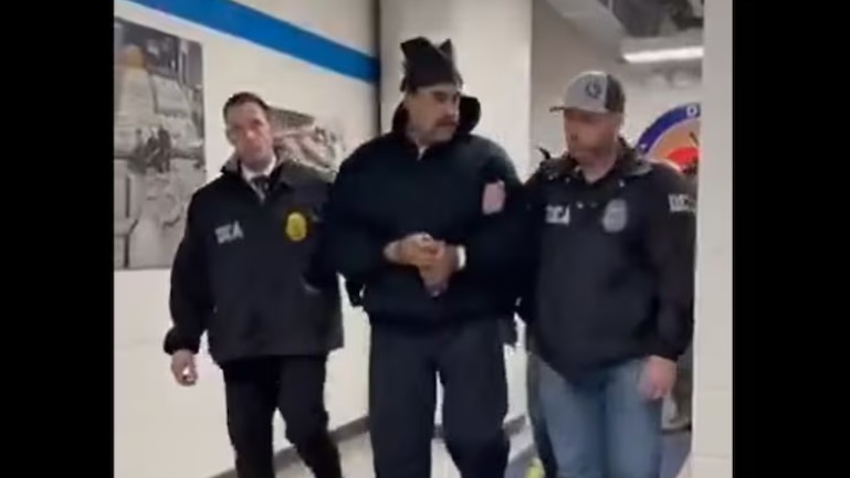 “Happy new year”: las palabras de Nicolás Maduro al ser trasladado por agentes de la DEA en EU