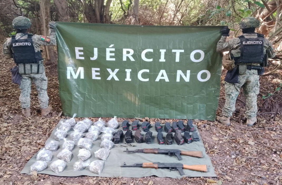Aseguramiento de armas, cargadores y miles de cartuchos