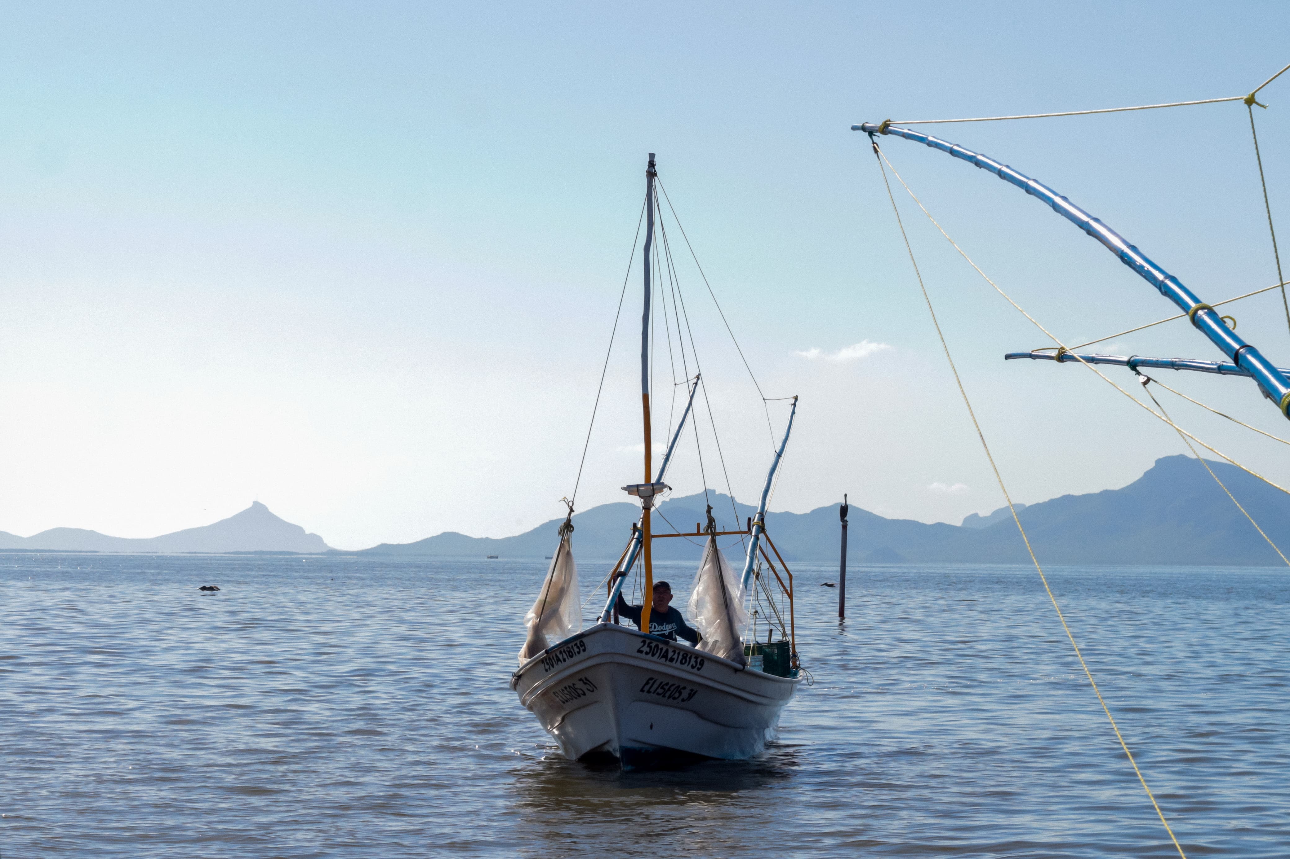 Panga camaronera en el norte de Sinaloa
