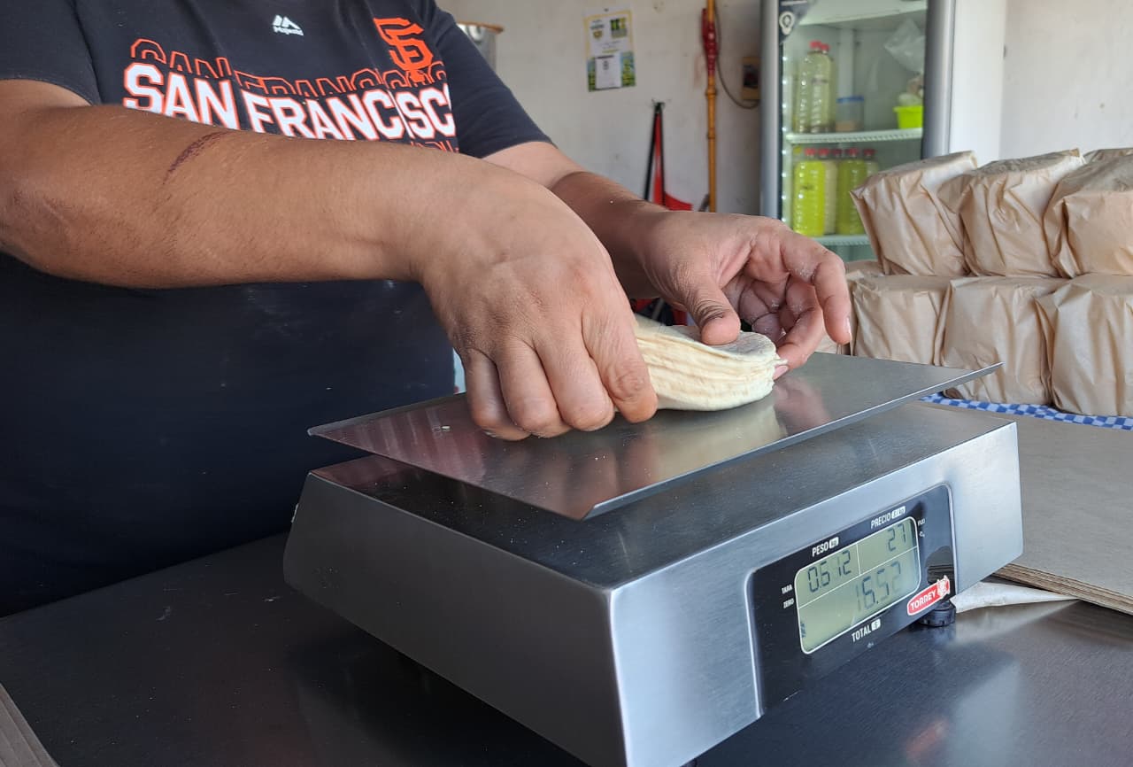 Pesaje de tortillas en Mazatlán