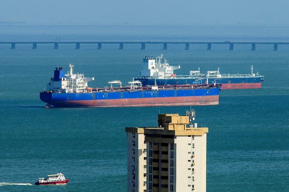 EU actúa: petrolera Chevron despliega al menos 11 buques cisterna a Venezuela