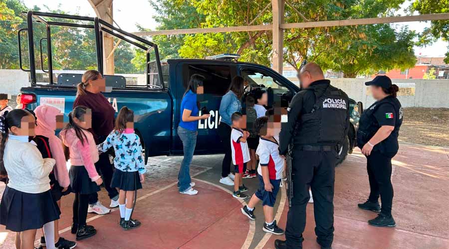 Policía Municipal acerca su labor a estudiantes en Mazatlán