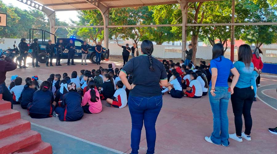 Policía Municipal acerca su labor a estudiantes en Mazatlán