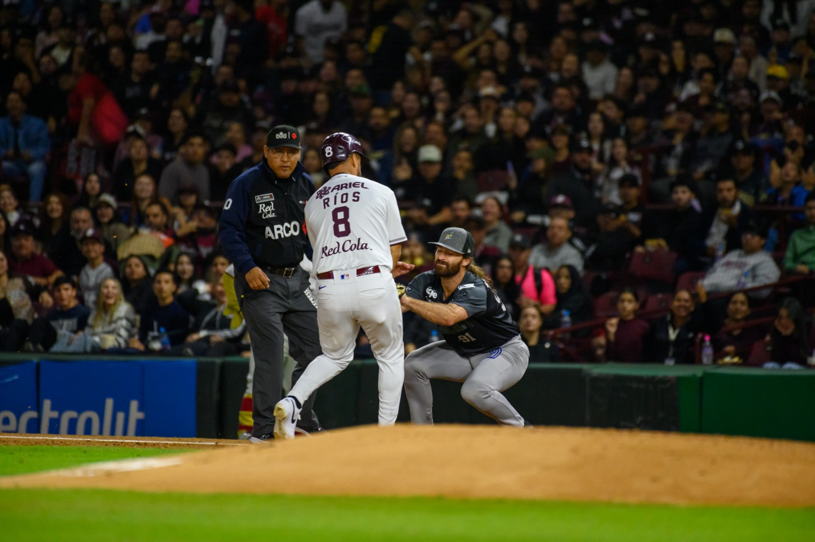 Ramón Ríos de Tomateros de Culiacán y Miller Hogan de Cañeros de Los Mochis