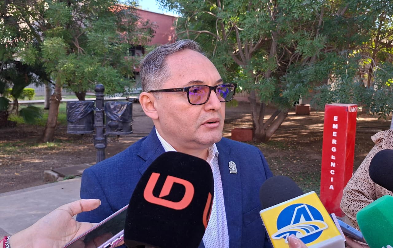 Rector de la UAdeO, Pedro Flores Leal