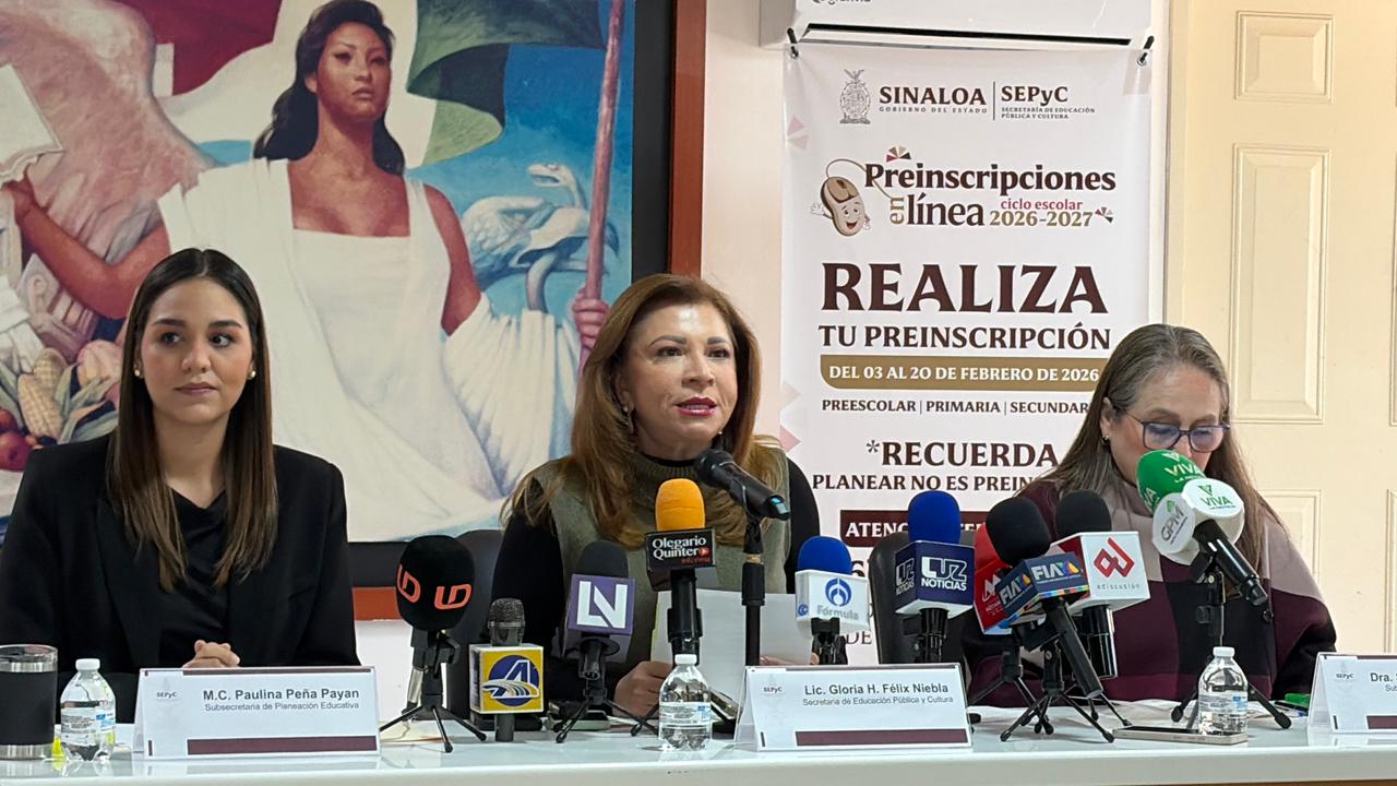 la secretaria de Educación, Gloria Himelda Félix Niebla y parte del comité de Sepyc en conferencia de prensa