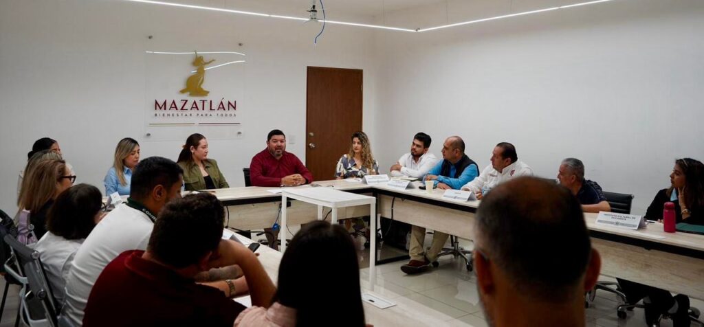 Reunión entre Ayuntamiento e instituciones educativas Mazatlán
