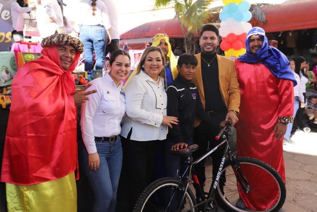 Reyes magos junto a alcalde