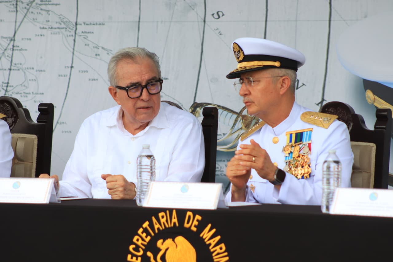 Gobernador Rubén Rocha Moya junto a Francisco Guillermo Escamilla Cázarez.