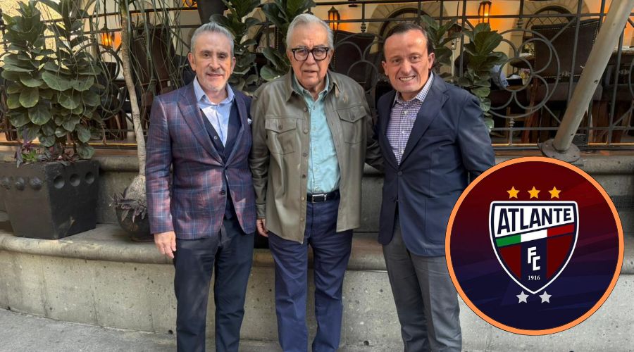 Rubén Rocha Moya junto a directivos de la Liga MX y en un circulo el escudo del Atlante