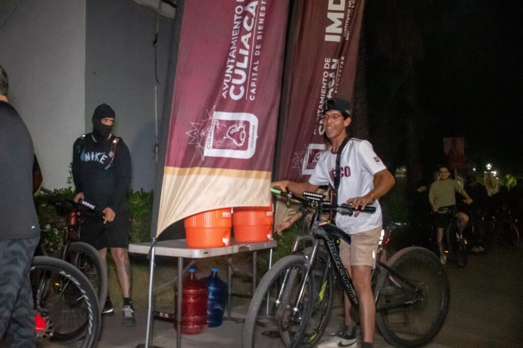 Personas en bicicleta