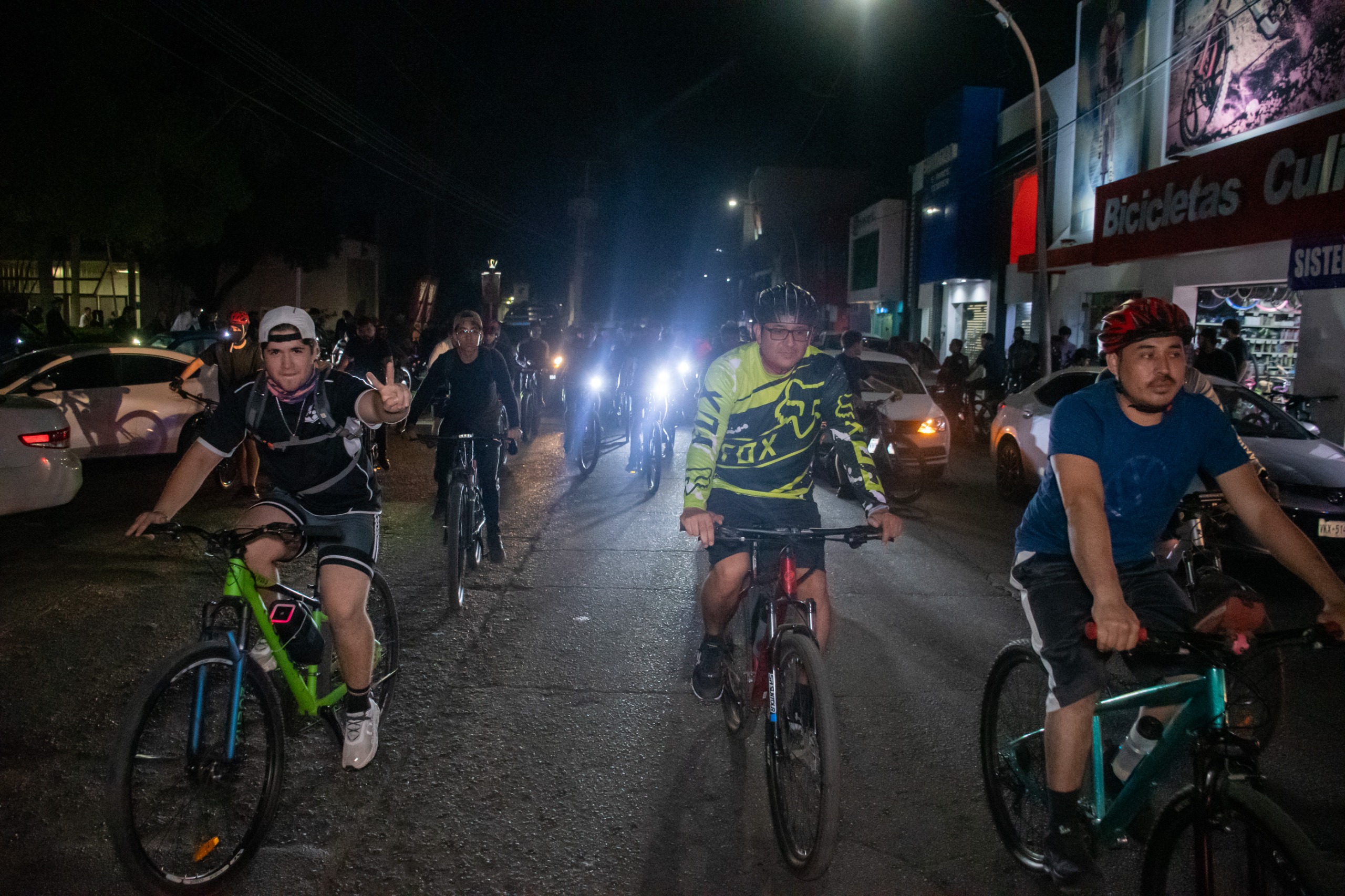Personas en bicicleta