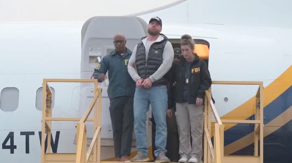 VIDEO: Revelan primeras imágenes de Ryan Wedding en su llegada a EU tras captura en México