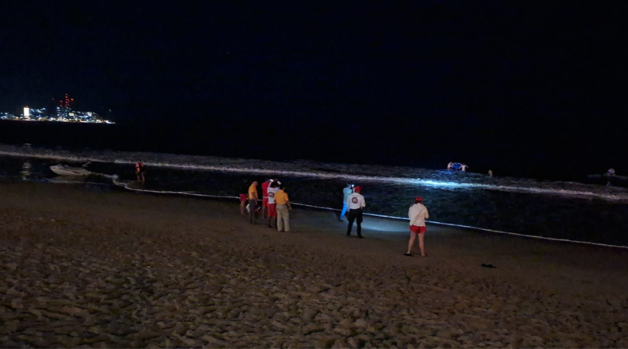 Salvavidas de Mazatlán rescatan a turistas