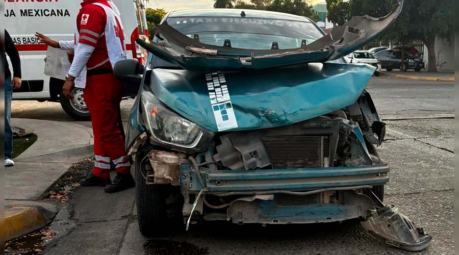 Taxi choca en Los Mochis
