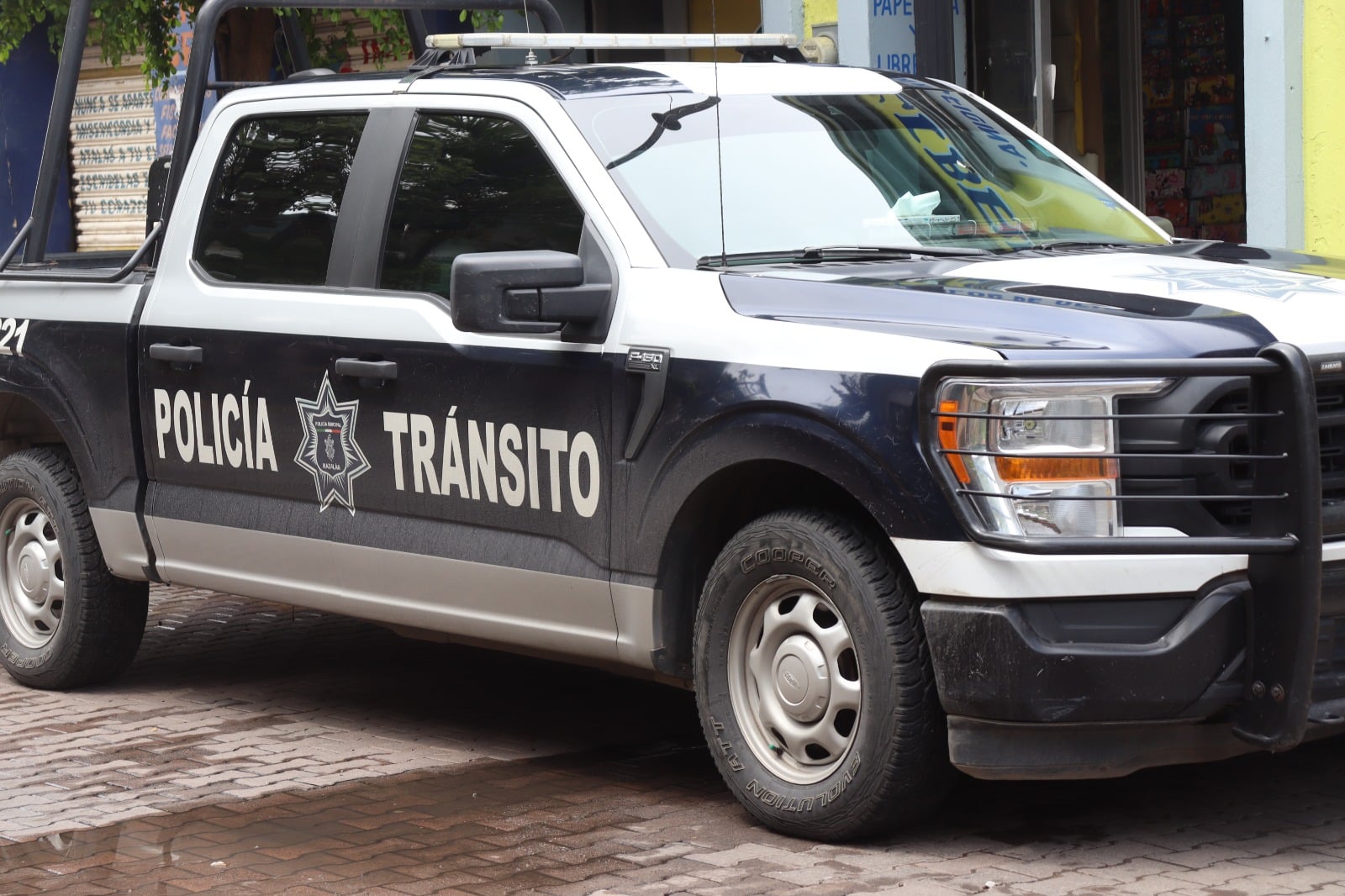 Unidad de tránsito en una calle