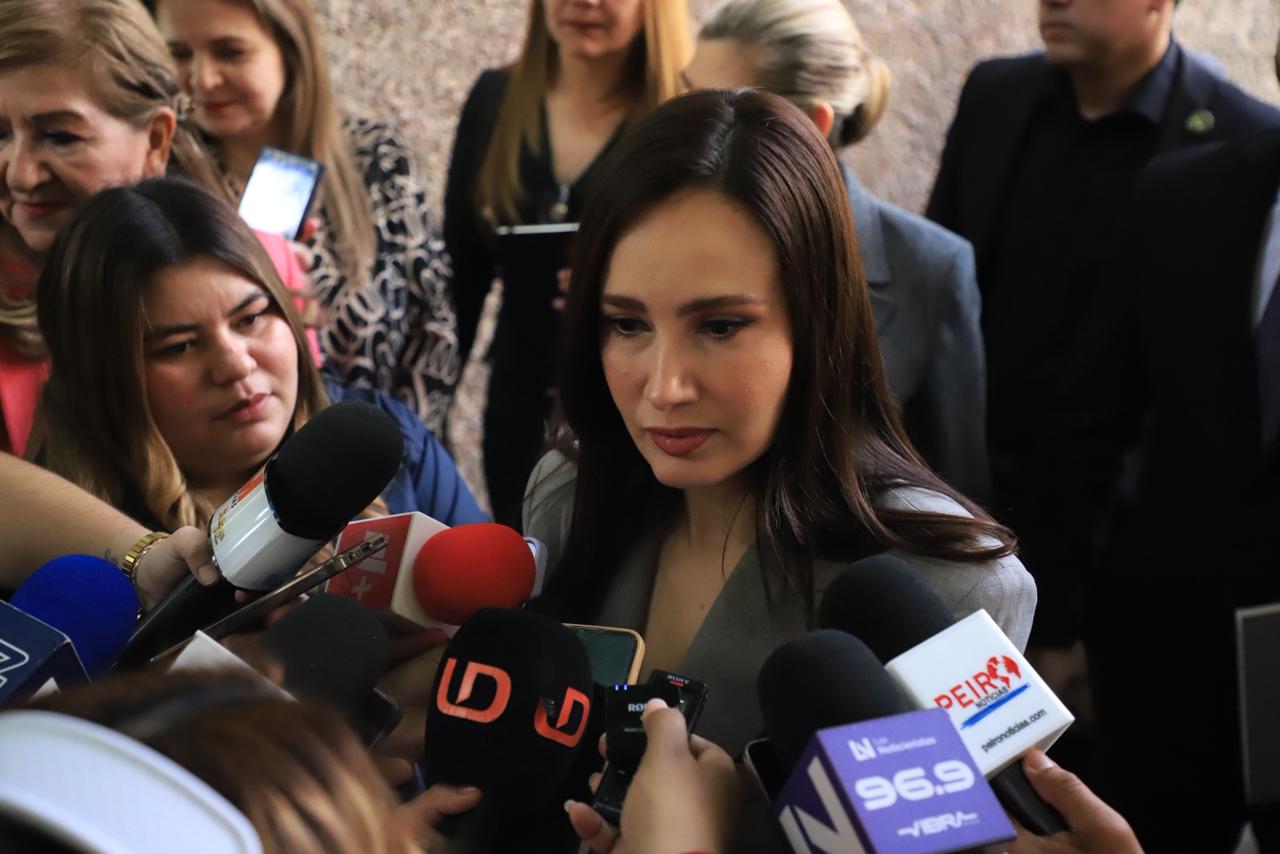 María Guadalupe Ramírez Zepeda, entrevistada por medios