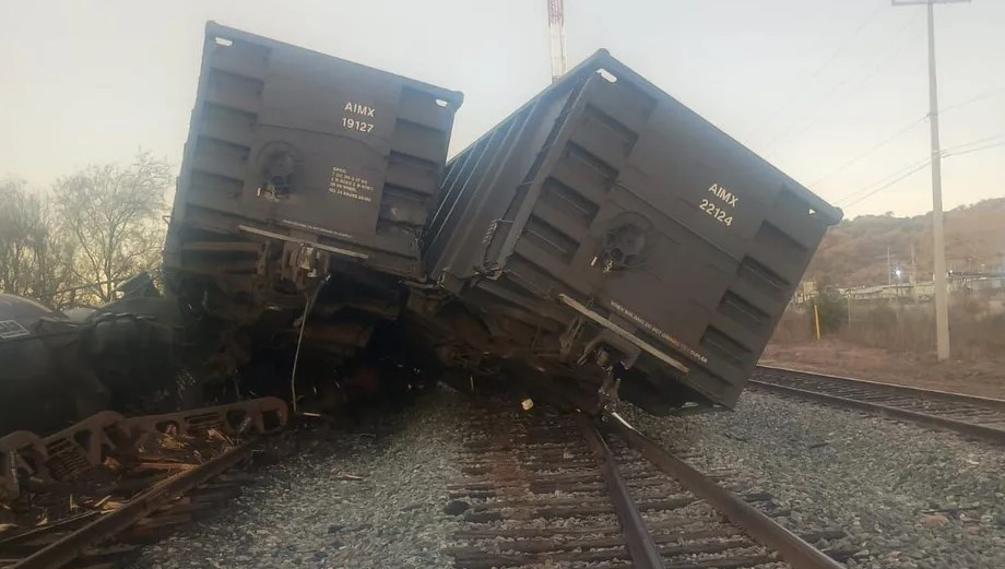 Se descarrilan vagones de un tren en Agua Zarca, Sonora; Protección Civil descarta victimas