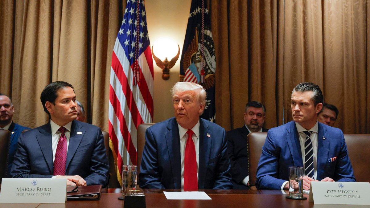Donald Trump designa a Rubio, Hegseth y Stephen Miller como encargados de la transición en Venezuela