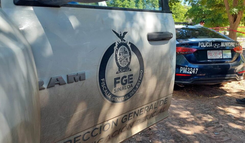 Unidades de FGE y la policía en Sinaloa