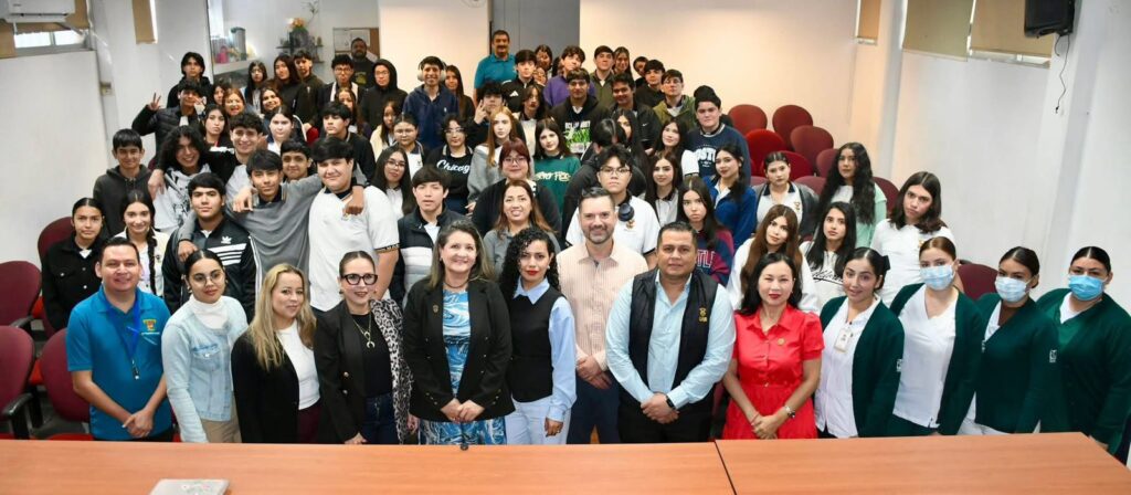 Jornada de vacunación de la UAS en Mazatlán.