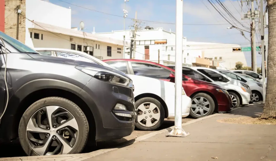 Vehículos estacionados en Sinaloa