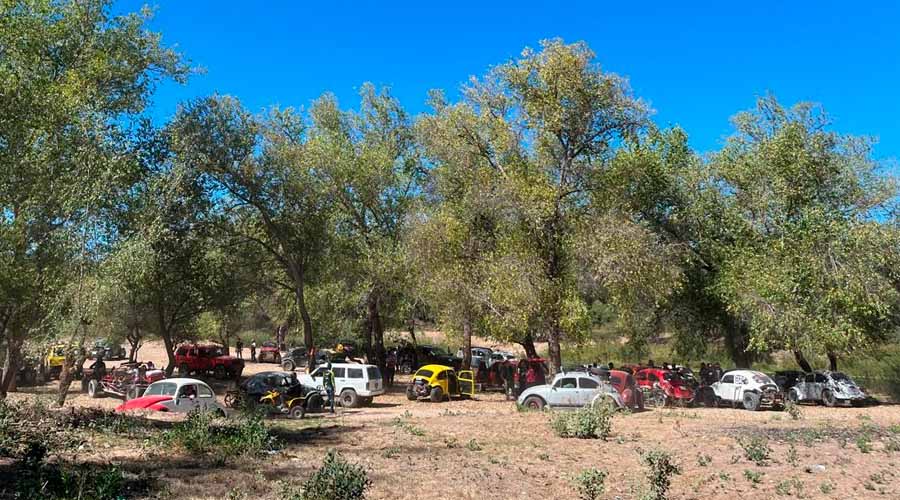 Vehículos todoterreno por el río Fuerte