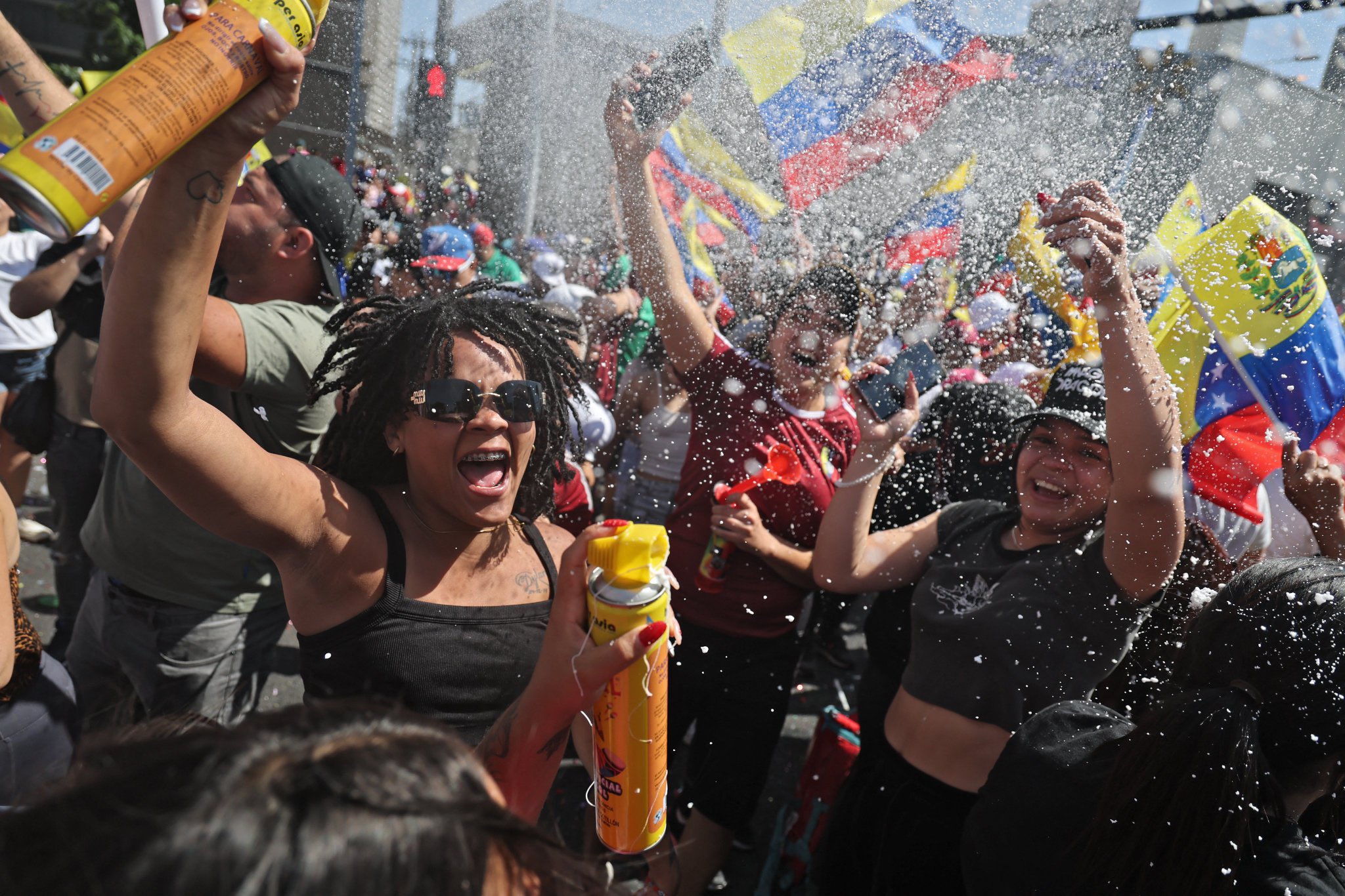 Venezolanos festejando la captura de Nicolás Maduro.