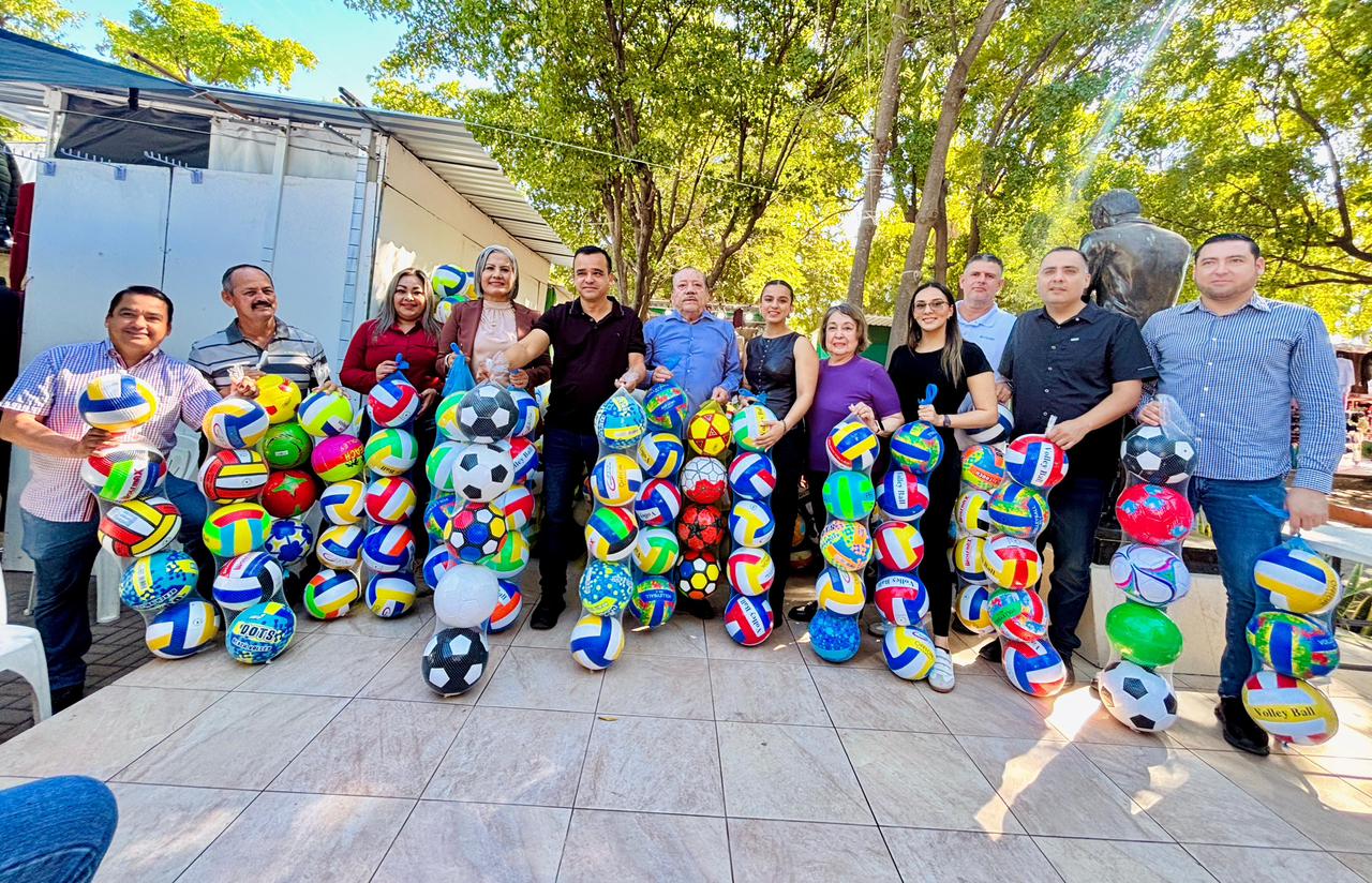 Verbeneros donan balones a DIF Salvador Alvarado