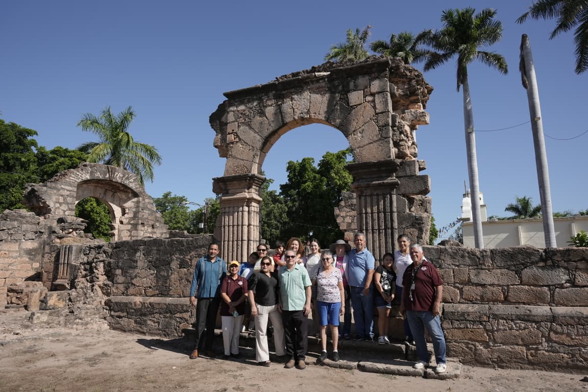 Visita de turistas Mazatlecos a las Ruinas de Nío