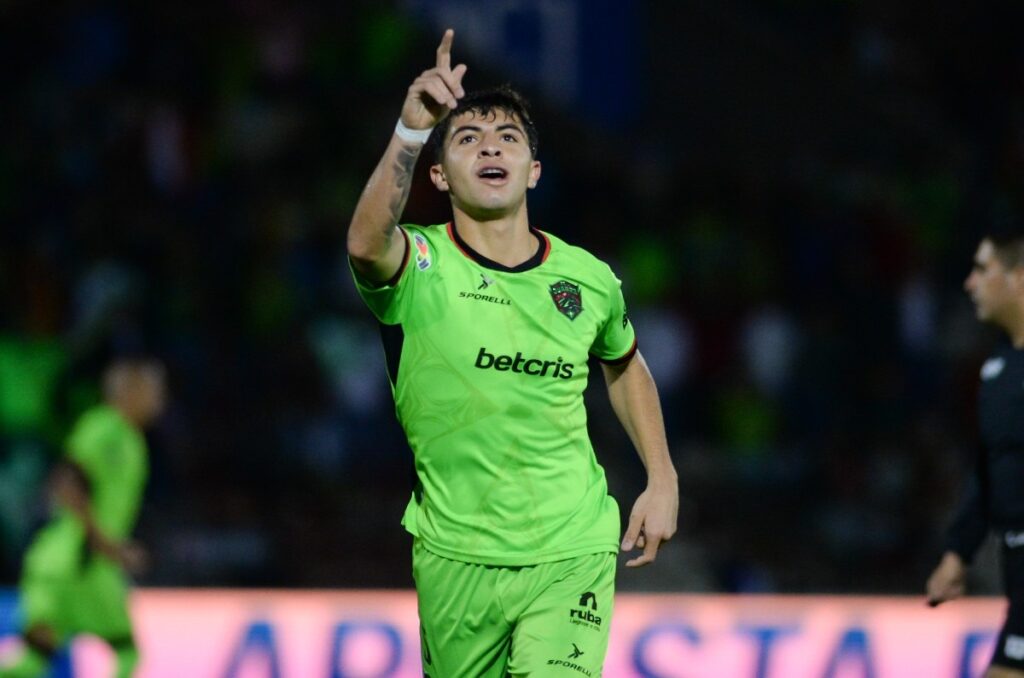 Denzell García con jersey de FC Juárez
