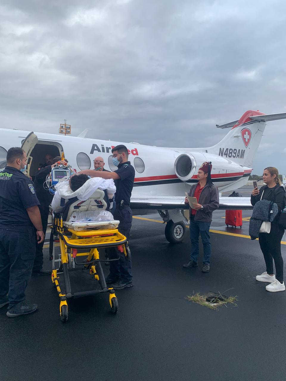 Trasladan al joven Adán al hospital Shriners en Pasadena, California: recibirá atención especializada