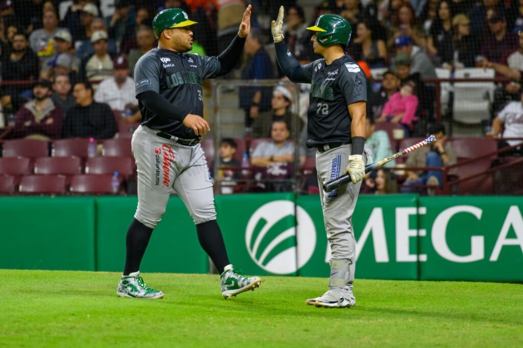 Yasmany Tomás y Juan Uriarte de Cañeros