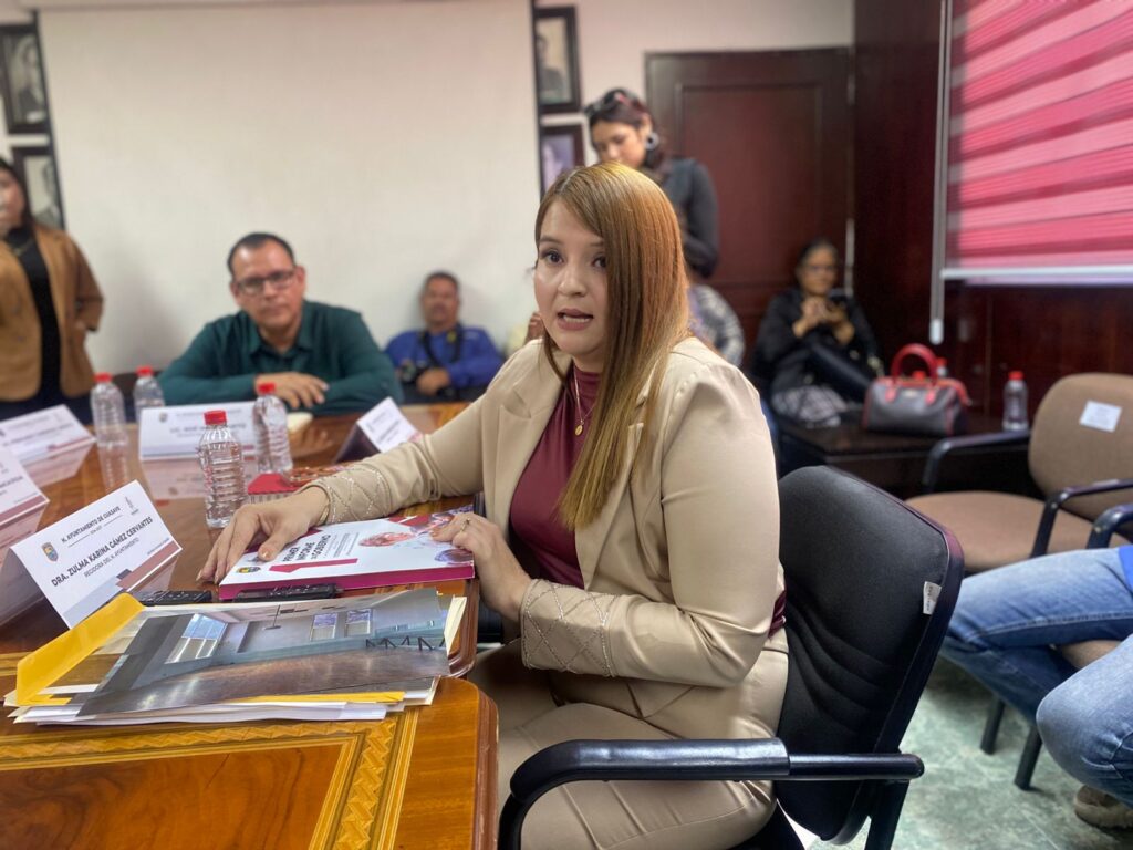 Zulma Karina Gálvez en cabildo Guasave