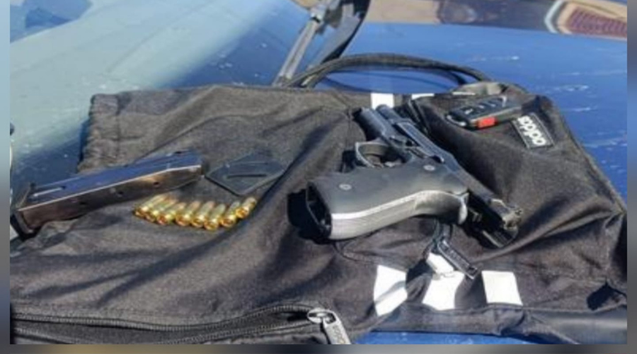 Arma y munición asegurada tras la detención de un hombre