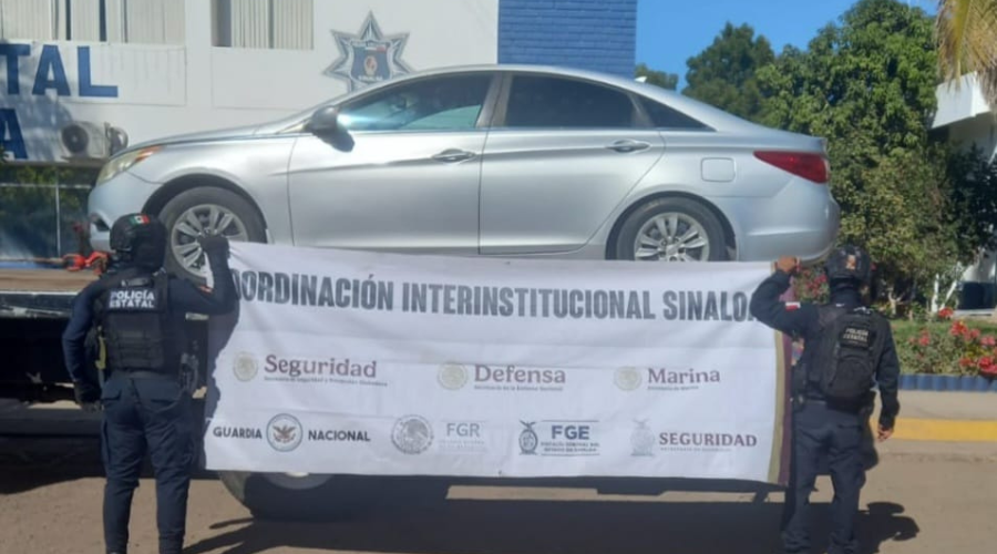 Autoridades de Sinaloa asegura vehículo con reporte de robo