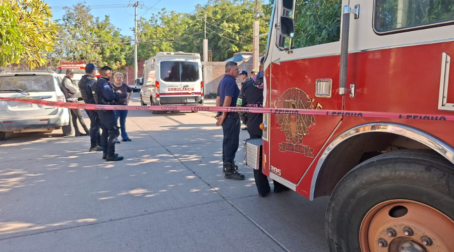 Bomberos de Los Mochis logran controlar y extinguir el incendio sobre un domicilio