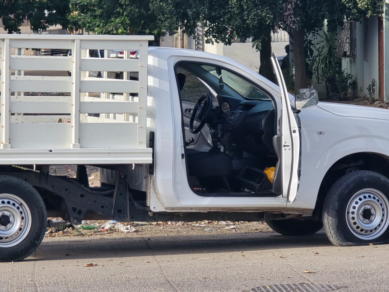 Camioneta en operativo en la Esthela Ortiz