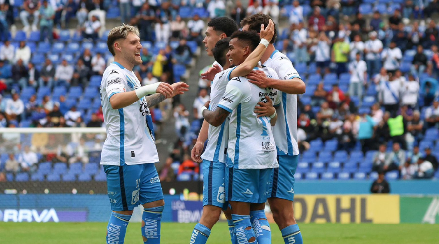 El club Puebla tuvo un contundente arranque para derrotar 2-1 a su similar del Mazatlán FC