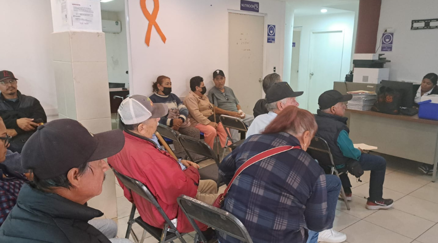 Personas esperando su turno de consulta oftalmológica