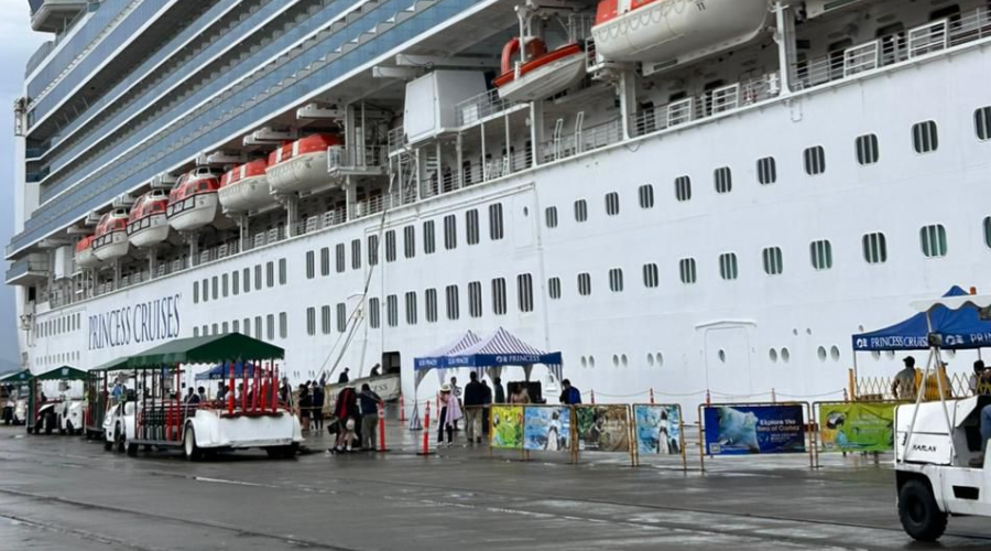 El crucero Ruby Princess llega al puerto de Mazatlán