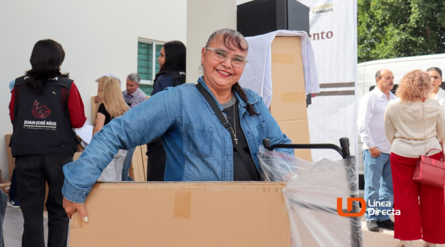 Entrega de equipamiento en Juan José Ríos