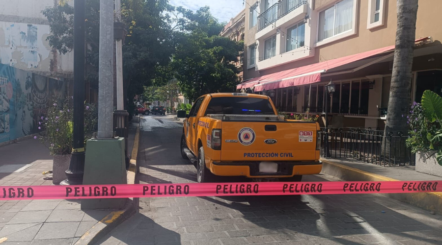 Protección Civil de Mazatlán cierra una calle tras fuga de gas