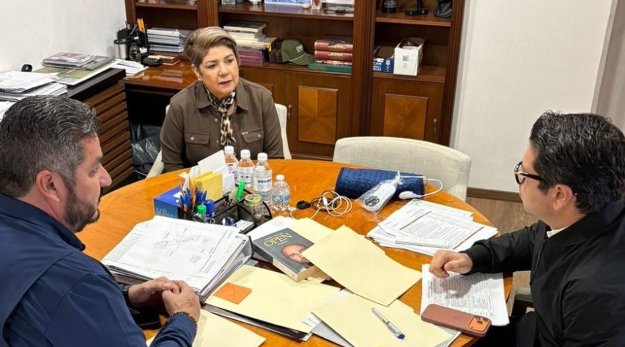 Reunión entre Cecilia Ramírez Montoya, Rael Rivera Castro y Raúl Montero Zamudio