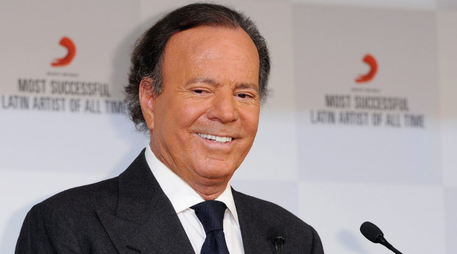 Julio Iglesias.
